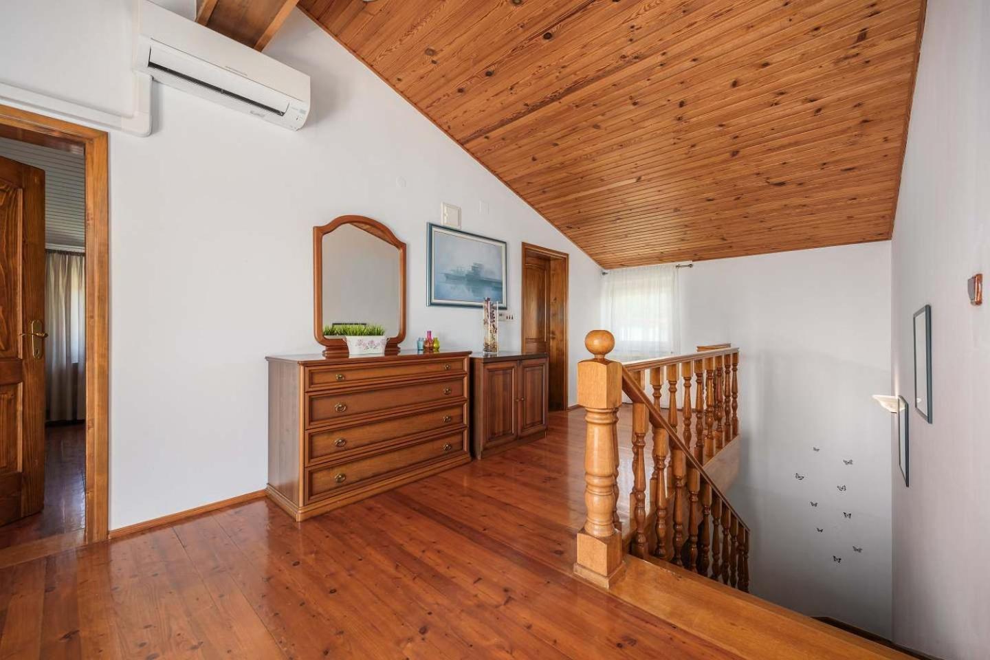 Eufemia Near With Large Garden And Outdoor Playground For Kids Vila Porec