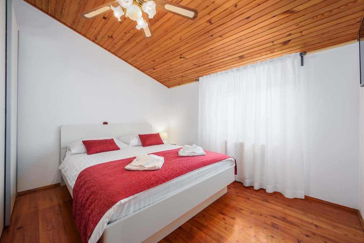 Eufemia Near With Large Garden And Outdoor Playground For Kids Vila