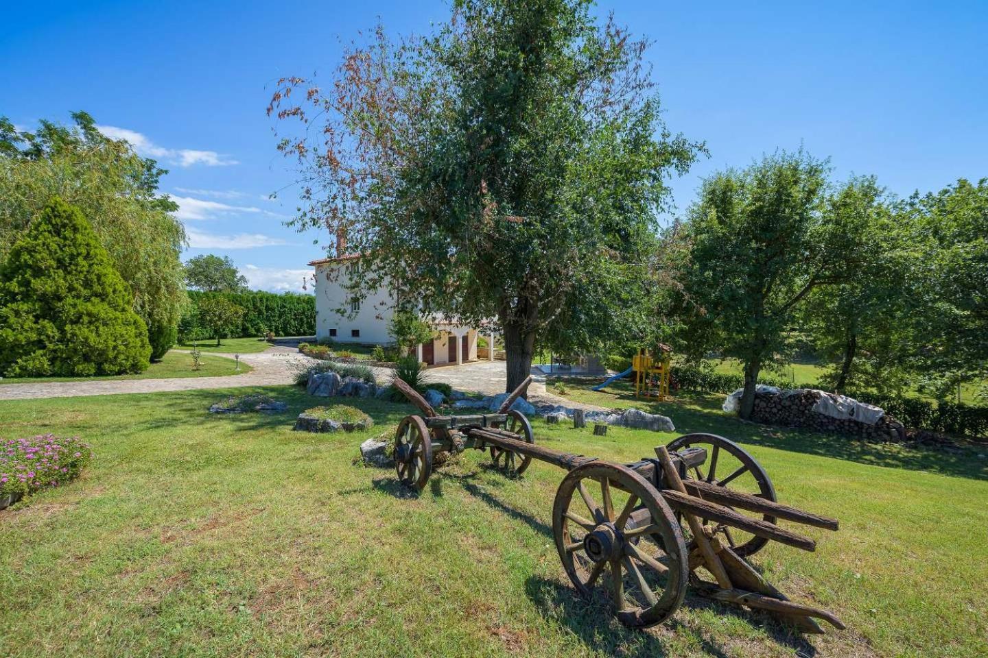 Vila Eufemia Near With Large Garden And Outdoor Playground For Kids